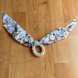 New scrunchy with Pearl and bow accents